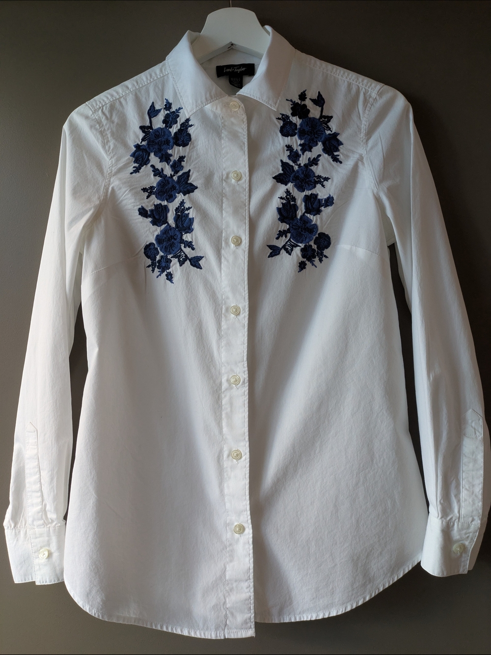 Lord & Taylor White Button-Down Shirt with Navy Floral Embroidery XS Cottagecore